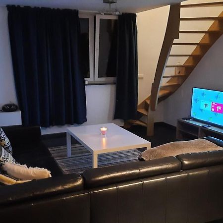 Appartement Duplex Pour 3-4 Personnes A Ciney Exterior photo
